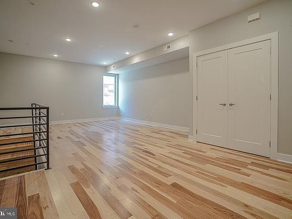 2nd image of 2009 E Susquehanna Ave APT 1