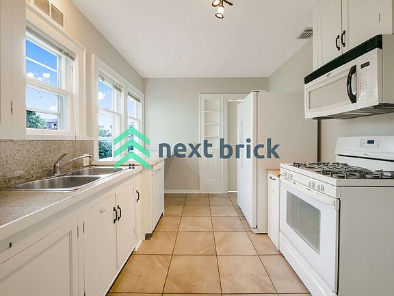 5th image of 1919 Dexter Ave N