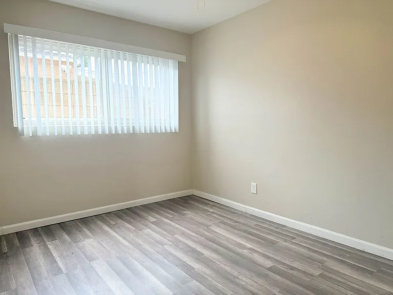 6625 6631 1/2 Amherst St — Photo 12