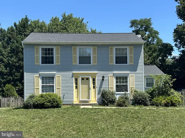 8406 Woodford Ct, Vienna, VA 22182