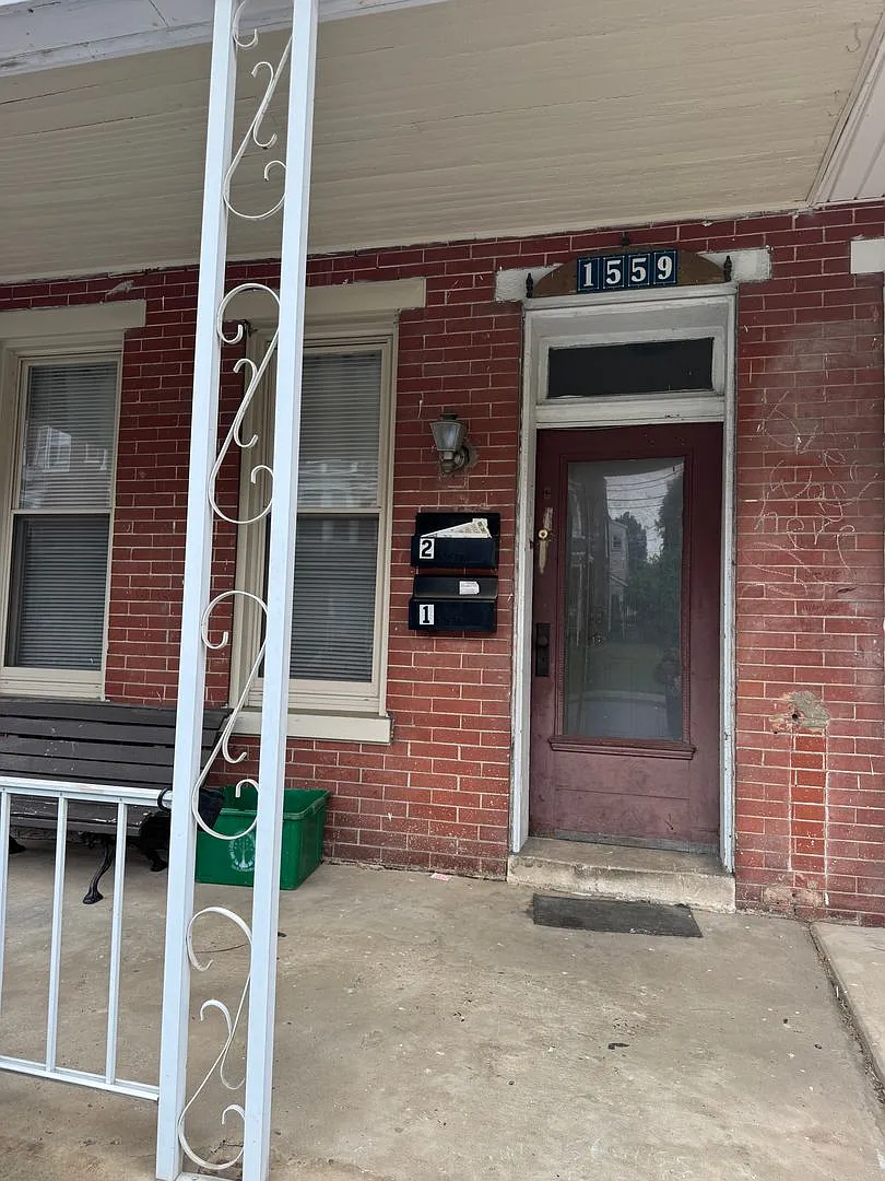 1559 W. King Street — Photo 1