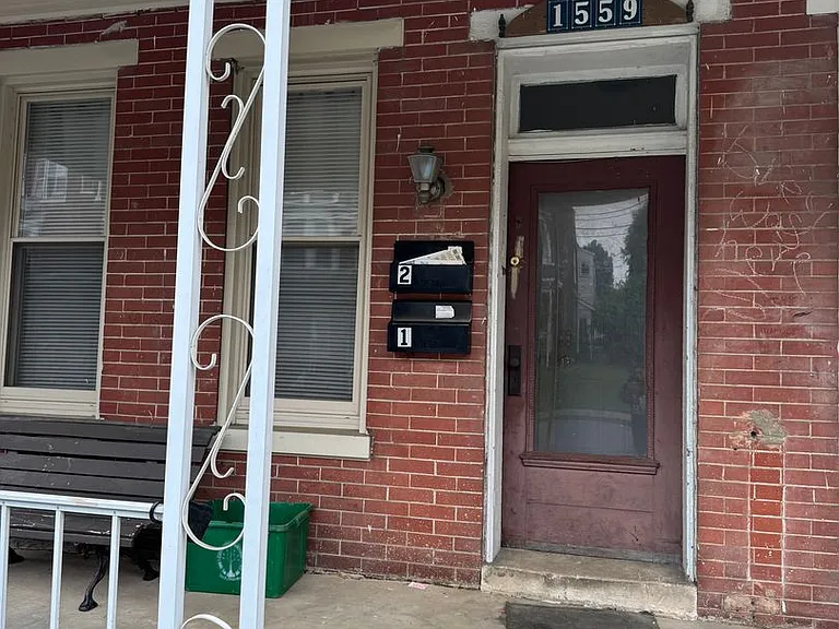 1559 W King St — Photo 1