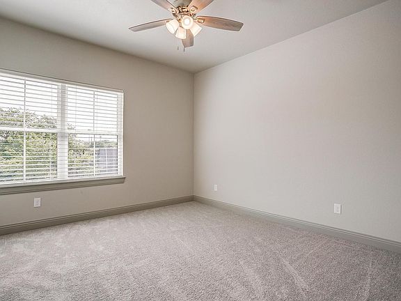 5th image of 2832 Wayside Ave