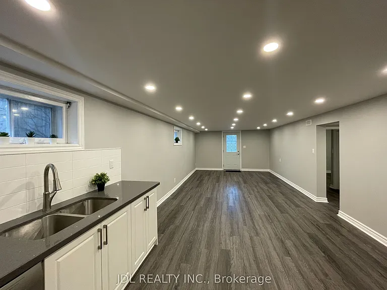 226 Lorindale Dr #LOWER — Photo 3