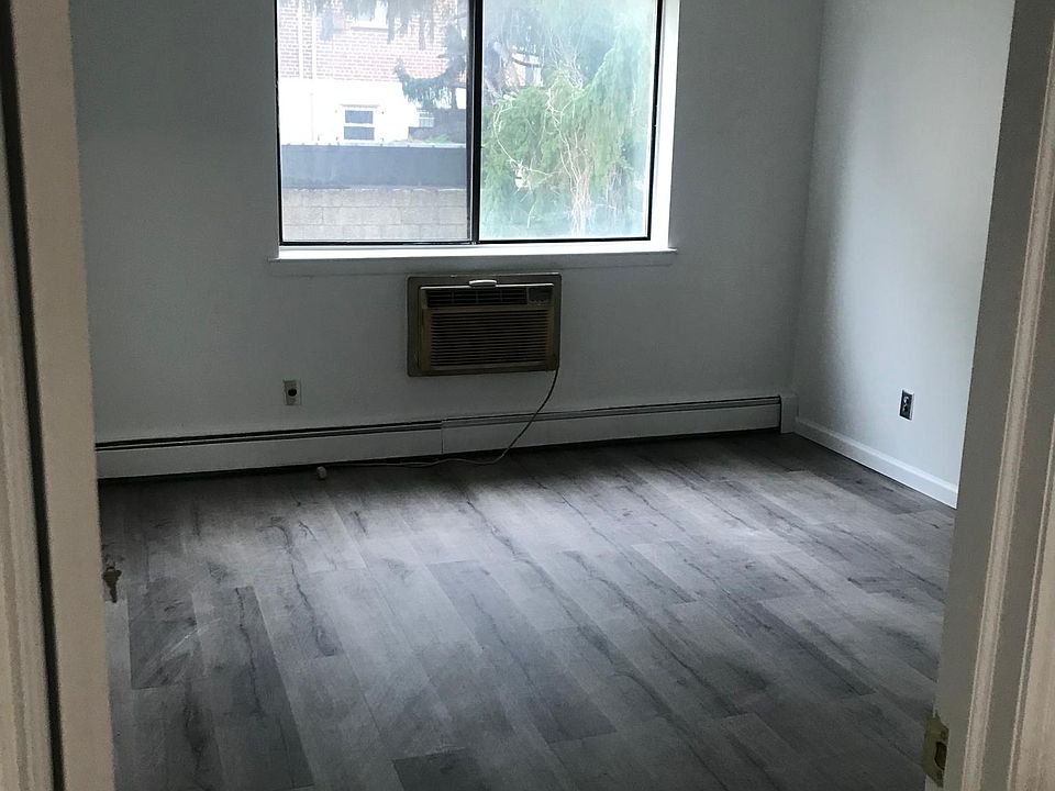 2nd image of 2832 Roebling Ave Fl 1