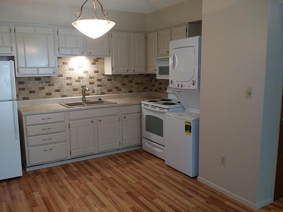 Newly remodeled kitchen with washer/dryer