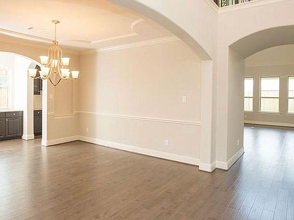 Dining room w/ buffet