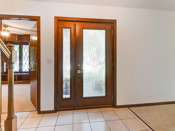 4th image of 484 Liberty Ln