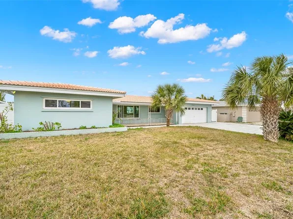 12350 4th St E, Treasure Island, FL 33706