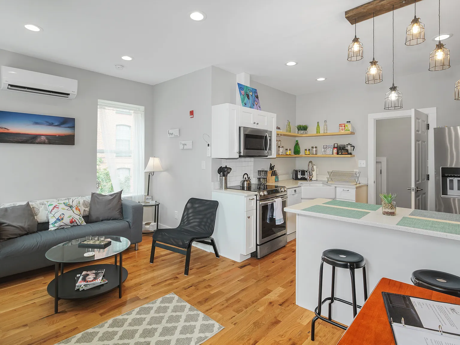 2049 E Hagert St — Photo 1
