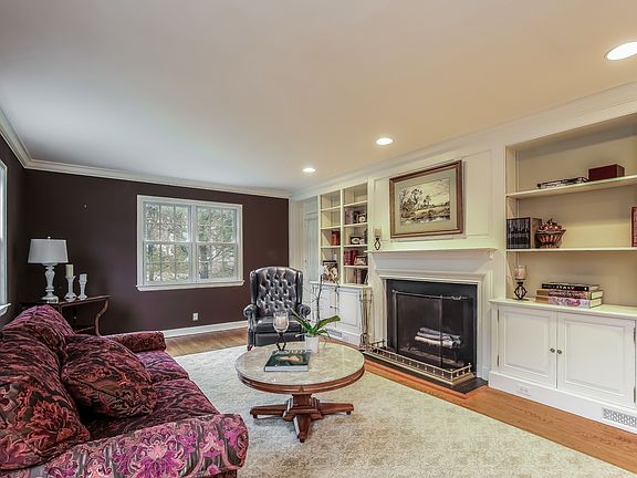 4th image of 629 Forest Ave