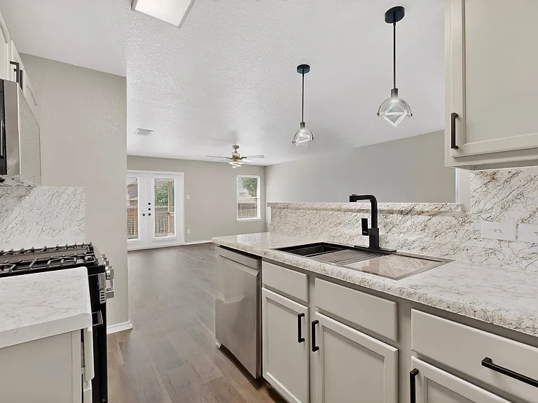 2614 Brighton Park — Photo 20