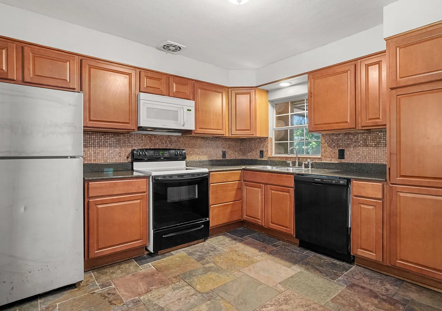 3 Bed 1 Bath Home near Osceola Golf Course — Photo 4