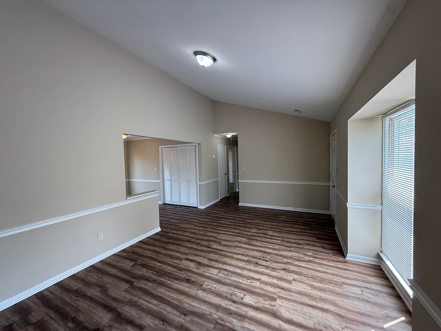 2 bed, 1050 sqft, $1,250 — Photo 4