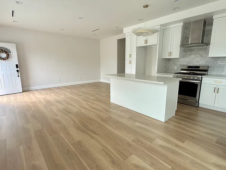 1344 Thompson Ave #A — Photo 6
