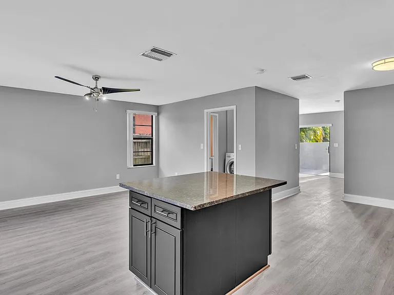 14212 NE 4th Ave — Photo 7