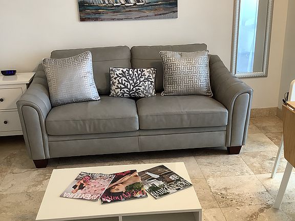 5th image of 19201 Collins Ave #1017