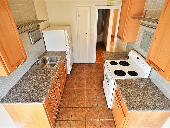 4th image of 291 Lester Ave #204
