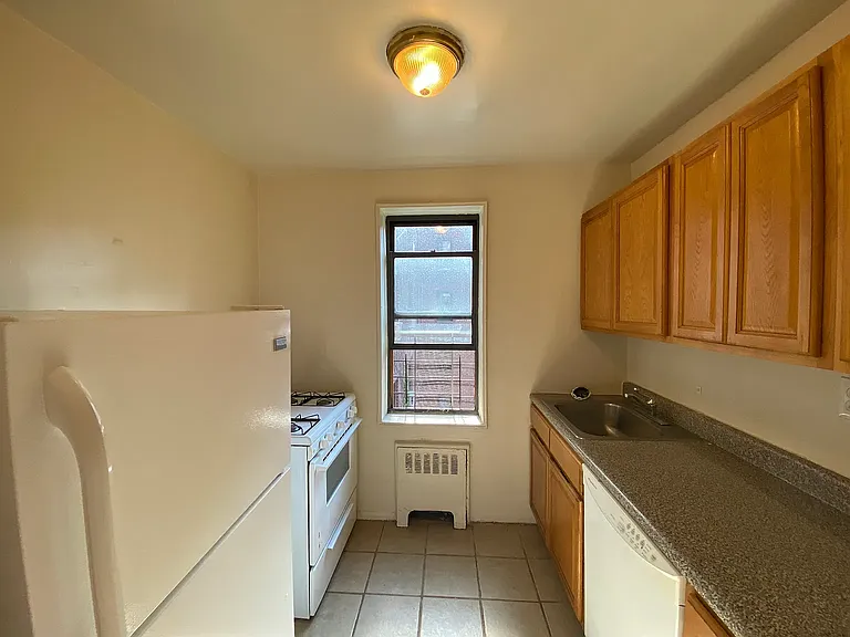 139-05 85th Dr #2G — Photo 2