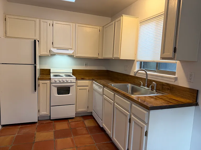1012B Don Diego Ave #2 — Photo 8