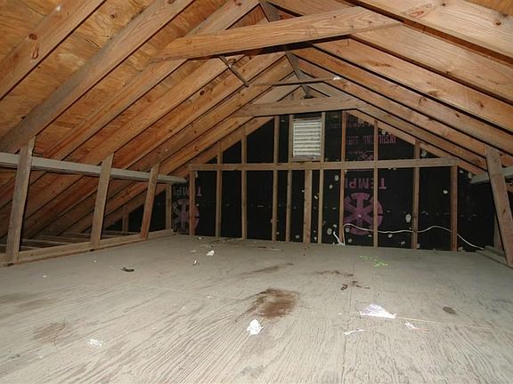 3rd image of 2366 Hewitt St