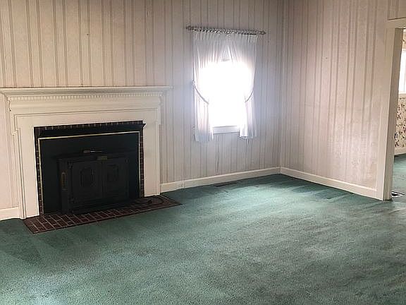 Family room w/ fireplace