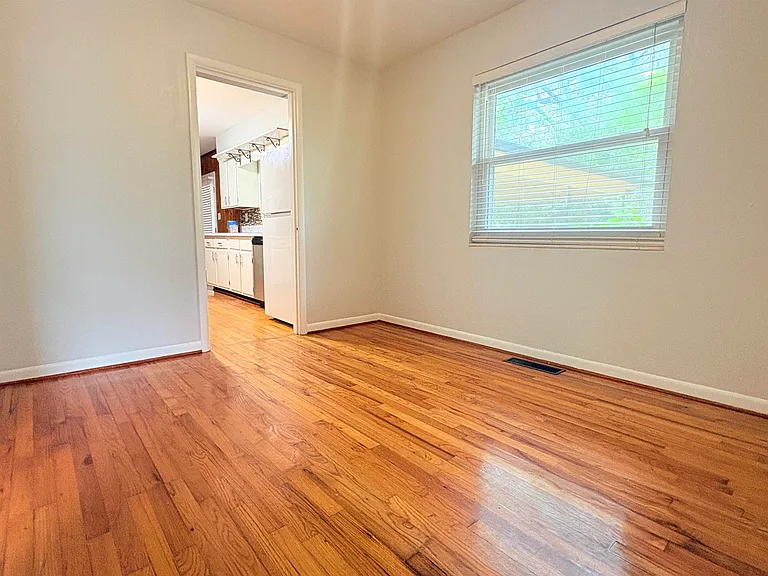 1504 Sunset Ln — Photo 10