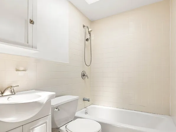 96 Pioneer Street image 11 of 13