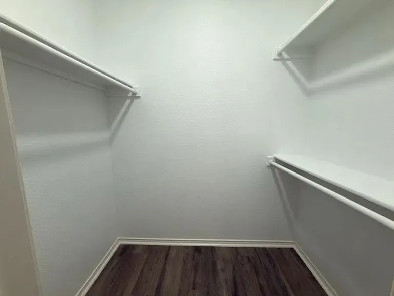 4425 Park Creek Ct — Photo 18