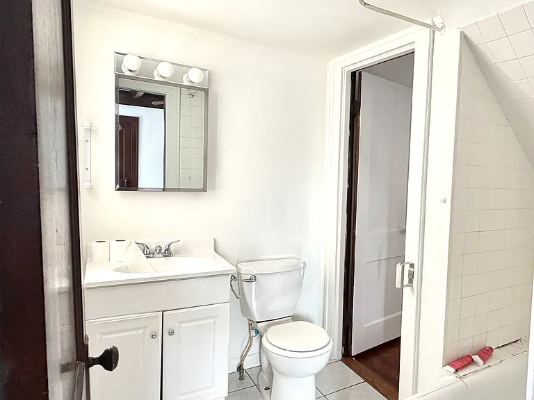 1126 Spring St — Photo 12