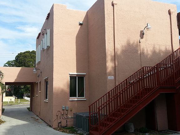 3rd image of 1019 Sw 19 Avenue