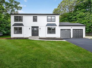 21 Kent Pl, Smithtown, NY 11787