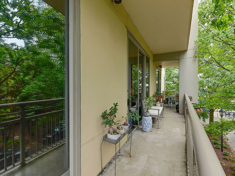 701 Royal Ct #306 — Photo 30