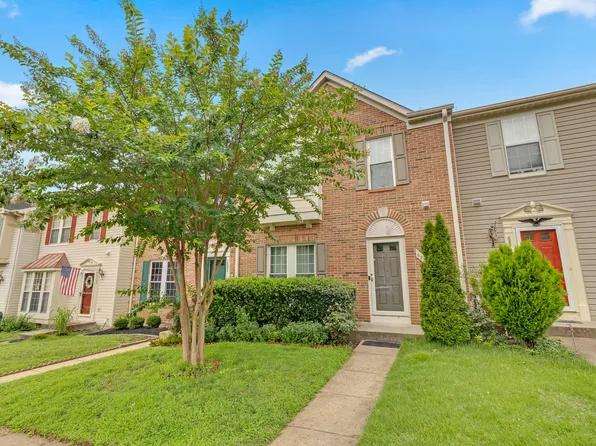 6880 Ridge Water Ct, Centreville, VA 20121