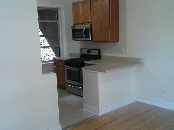 4th image of 1502 W Lunt Ave #2
