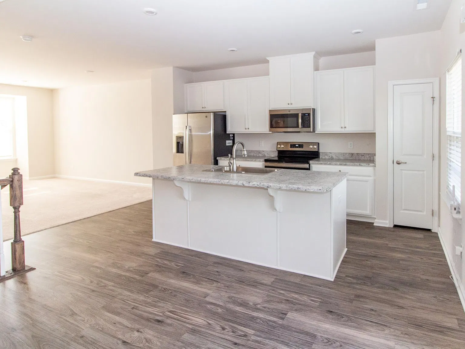 3 bed, 2.5 bath, 1752 sqft, $1,800 — Photo 4