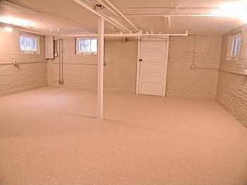 3rd image of 1460 W Hutchinson St