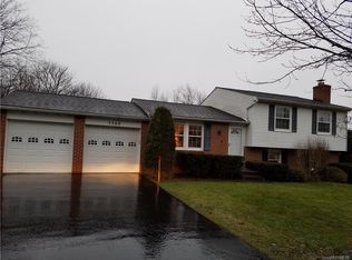 5389 Ernest Rd, Lockport, NY 14094