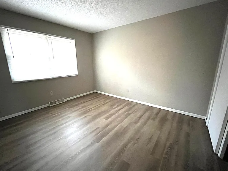 1467 Valley View — Photo 7