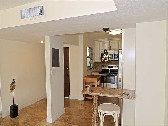 4th image of 1900 Meridian Ave APT 504