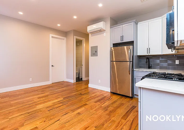 566 Maple St #2F — Photo 4