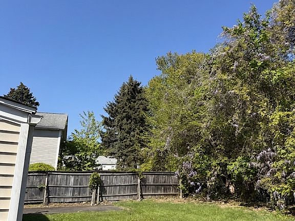 4th image of 200-202 High Ridge Dr