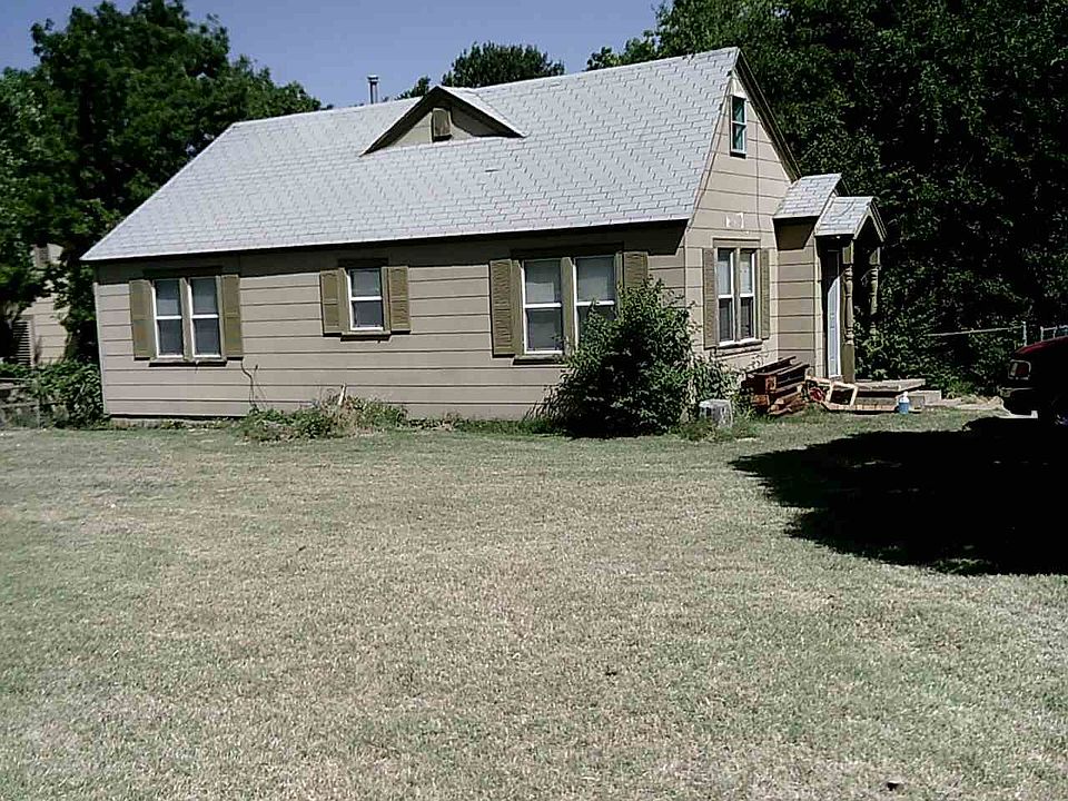 2nd image of 702 NW 16th St