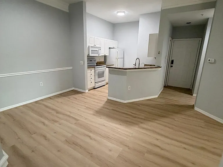 5180 Northridge Rd #301 — Photo 9