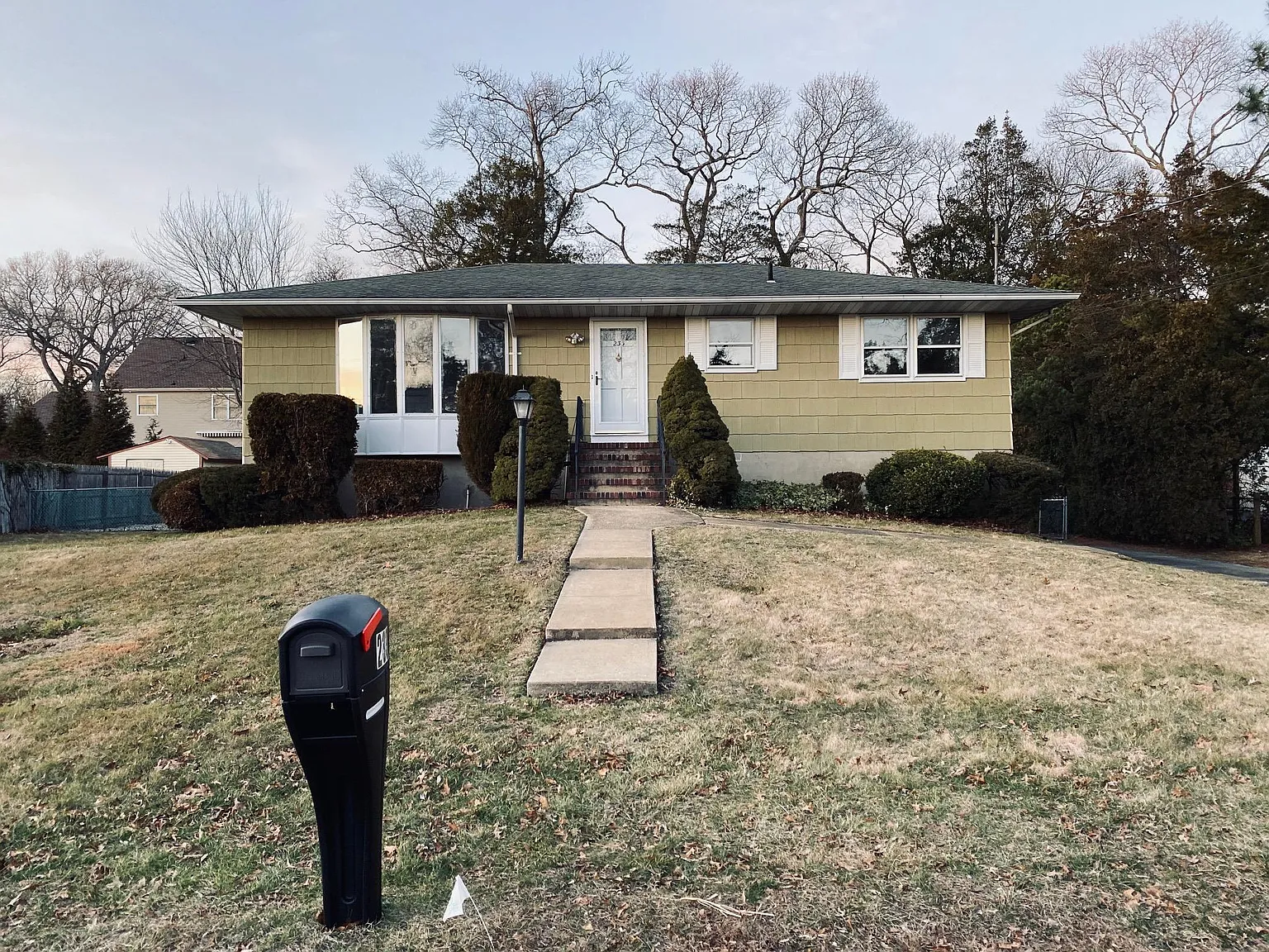 233 Bay Blvd — Photo 1