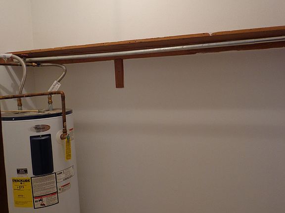 4th image of 713 Cedar Dr APT 10