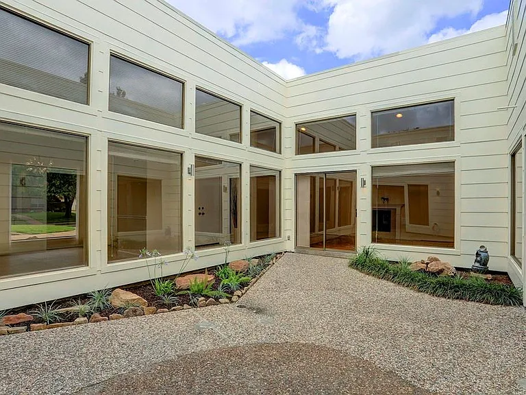 13819 Starhill Ct — Photo 23