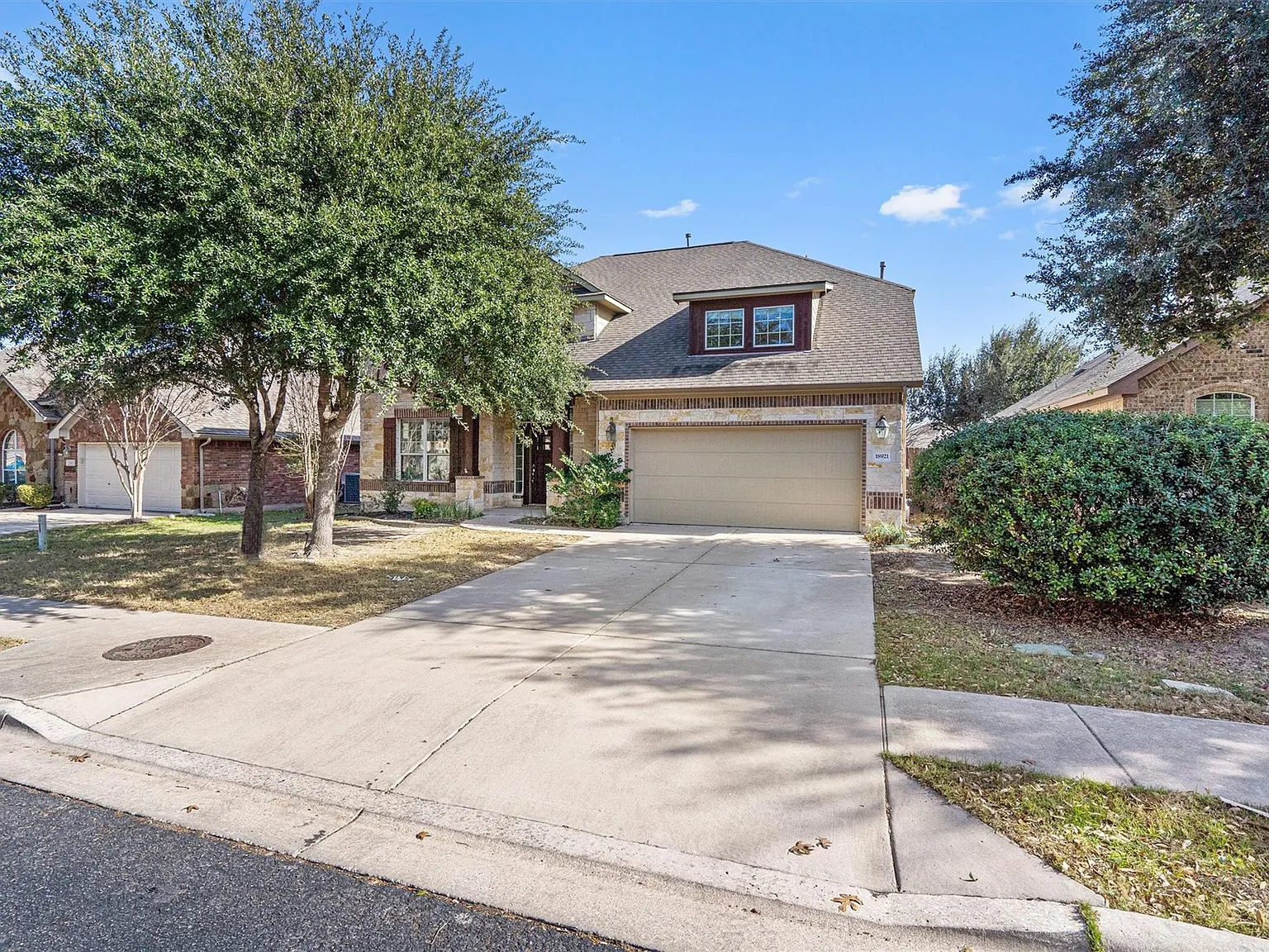 5 bed, 3.5 bath, 3918 sqft, $4,495 — Photo 1