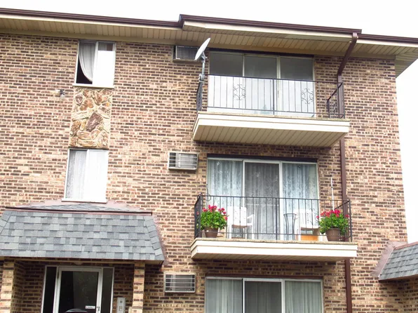 7935 W 92nd St APT 3A, Hickory Hills, IL 60457