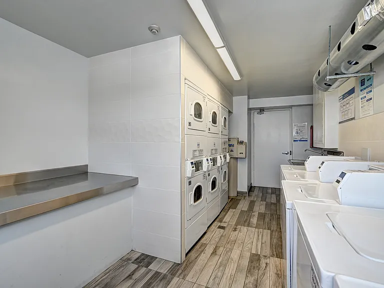 39 Willow Rd — Photo 44